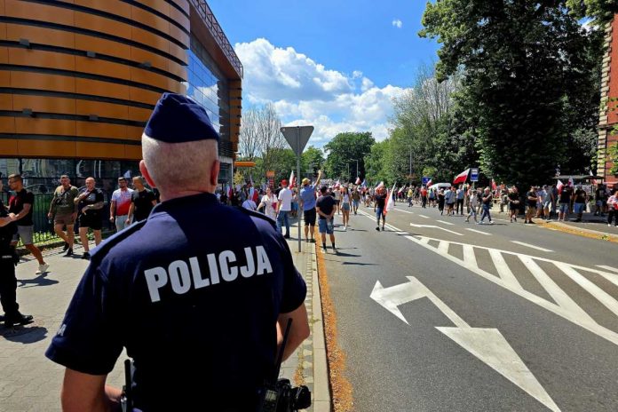 Manifestacja w Zgorzelcu przeciwko imigrantom podrzucanym przez Niemcy.