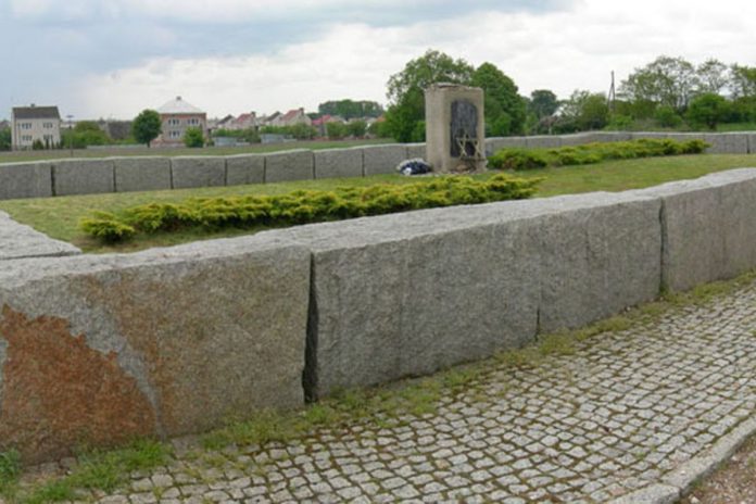 Pomnik w Jedwabnem Jedwabne żydzi pogrom