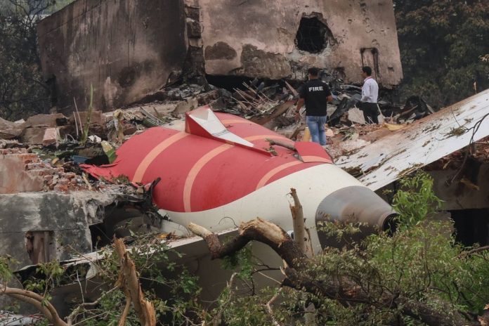 Fragmenty rozbitego Boeinga 787 Dreamliner linii Air India. Zdjęcie ilustracyjne. Foto: PAP/EPA