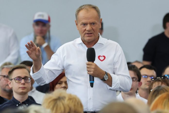 Premier Donald Tusk podczas spotkania w Pabianicach. foto: PAP