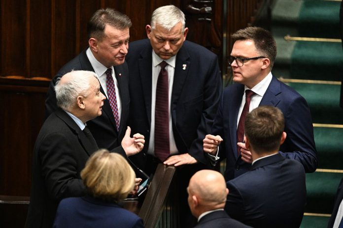 Szymon Hołownia, Jarosław Kaczyński, Mariusz Błaszczak oraz Marek Suski.