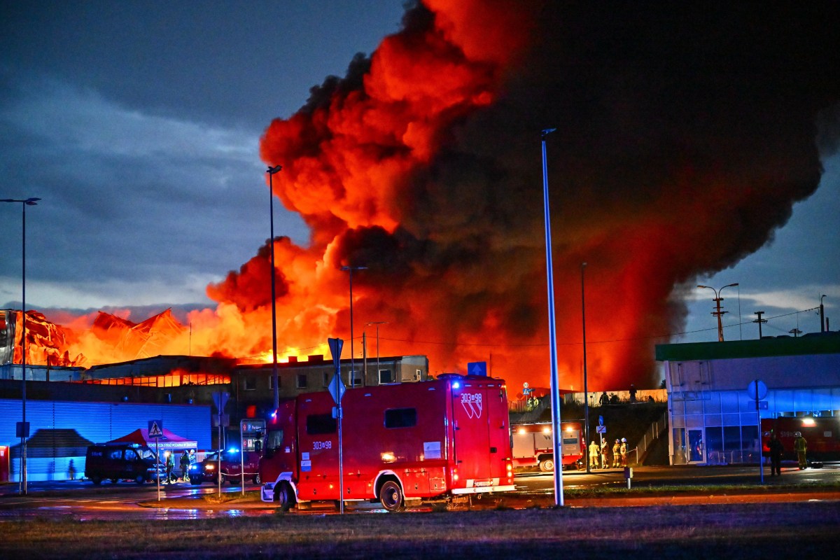 Potężny pożar w Mińsku Mazowieckim. Ogień nie jest pod kontrolą [VIDEO]