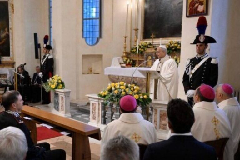 papiez leon xiv castle gandolfo ad orientem