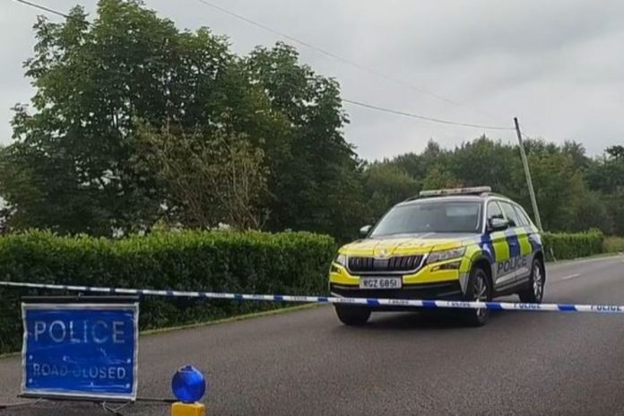 Policja na miejscu strzelaniny w Irlandii Północnej. / foto: screen X