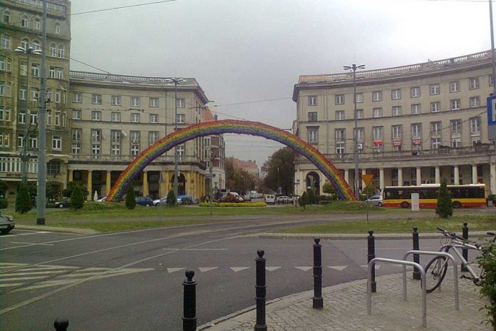 Tęcza na Placu Zbawiciela.