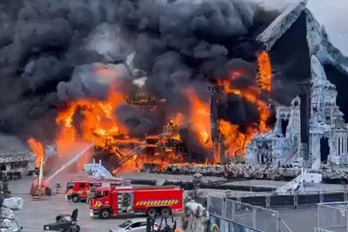 Zgliszcza zamiast spektaklu. Dwa dni przed startem spłonęła główna scena legendarnego festiwalu [VIDEO]