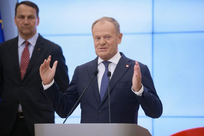 Donald Tusk oraz Radosław Sikorski. / foto: PAP