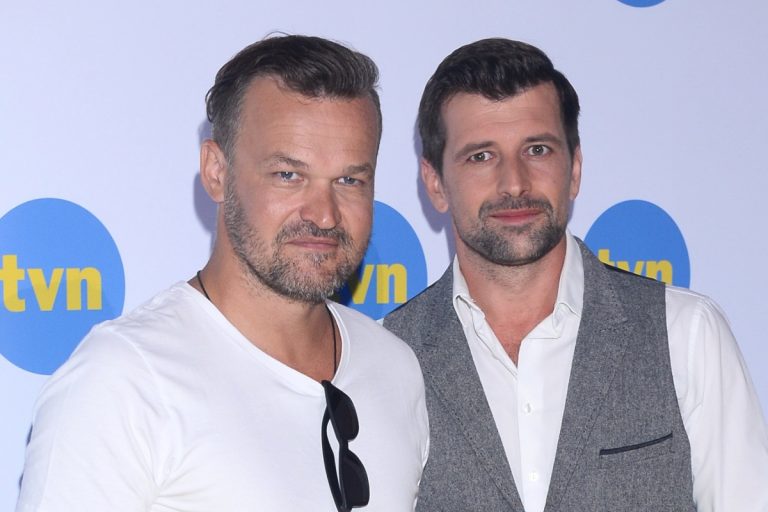 Dziennikarze Adam Kornacki i Patryk Mikiciuk z TVN Turbo zgodzili się na publikację wizerunku. Foto: PAP/StrefaGwiazd/Marcin Kmieciński