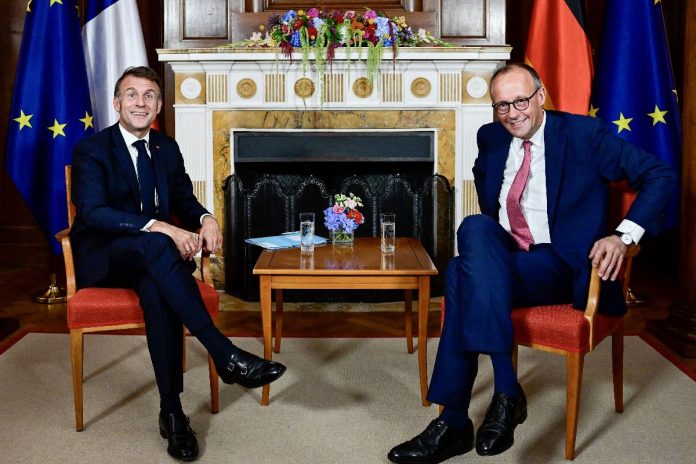 Emmanuel Macron oraz Friedrich Merz.
