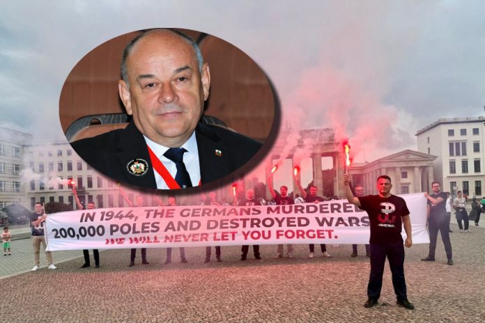 Sławomir Mentzen z politykami Konfederacji w Berlinie w 81. rocznicę wybuchu Powstania Warszawskiego oraz płk Adam Mazguła.