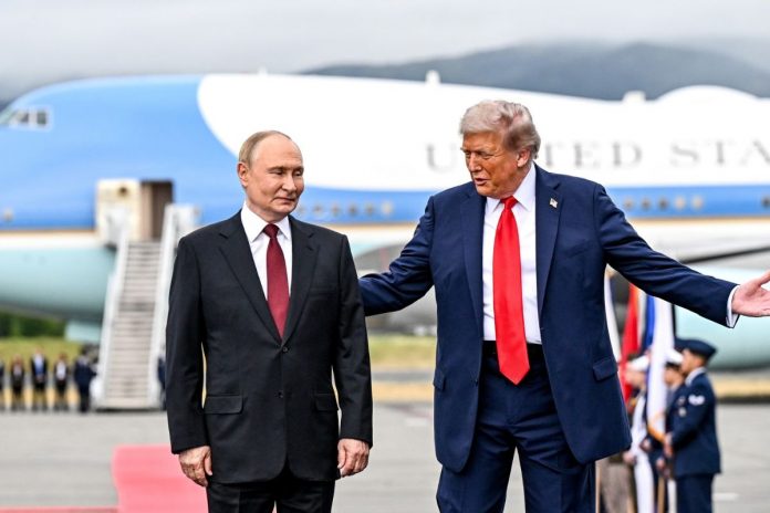 Prezydent Rosji Władimir Putin i prezydent Stanów Zjednoczonych Ameryki Donald Trump podczas spotkania w Anchorage na Alasce.