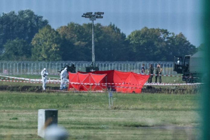 Miejsce katastrofy F-16 na terenie 42. Bazy Lotnictwa Szkolnego w Radomiu.
