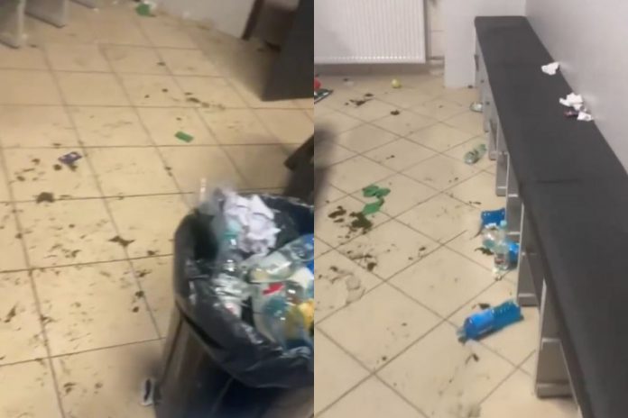 Piłkarze Maccabi Hajfa po meczu w Częstochowie, zostawili szatnię w opłakanym stanie.