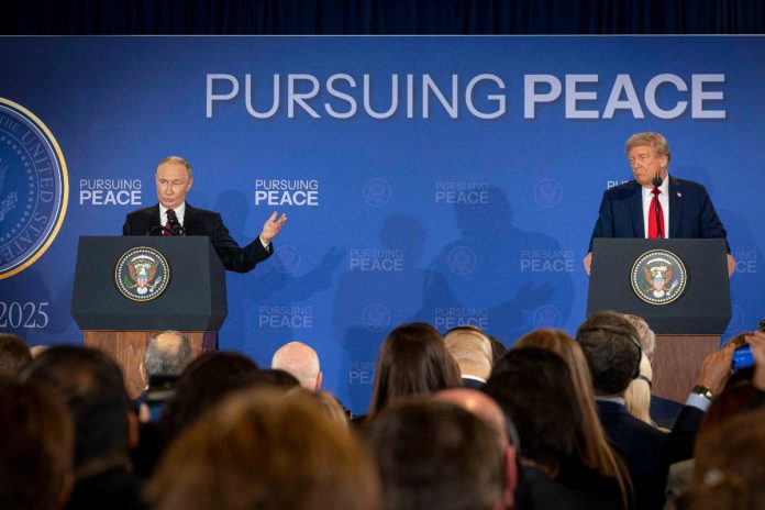 Prezydent Rosji Władimir Putin i prezydent Stanów Zjednoczonych Ameryki Donald Trump.