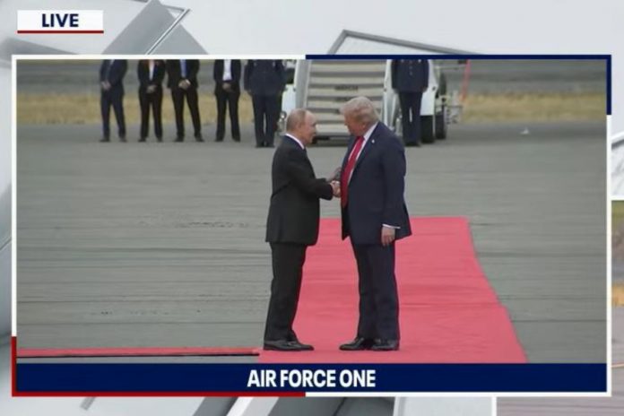 Donald Trump przywitał Władimira Putina na Alasce.