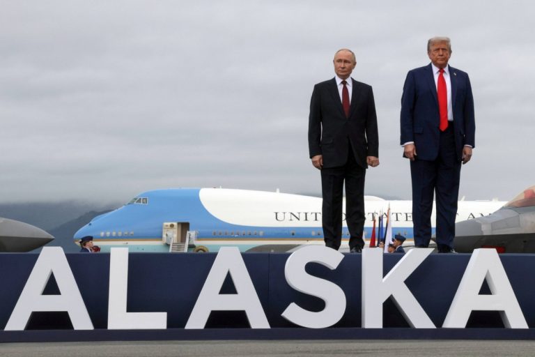 Prezydent Rosji Władimir Putin i prezydent Stanów Zjednoczonych Ameryki Donald Trump podczas spotkania w Anchorage na Alasce. Foto: PAP/EPA