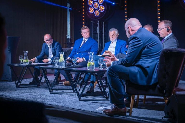 Frontline Foundation w centrum politycznego trzęsienia ziemi – czy dojdzie do zmiany konstytucji?