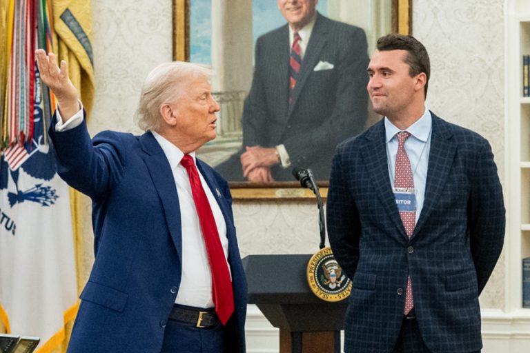 Donald Trump i Charlie Kirk w Białym Domu. Zdjęcie ilustracyjne, archiwum Białego Domu.