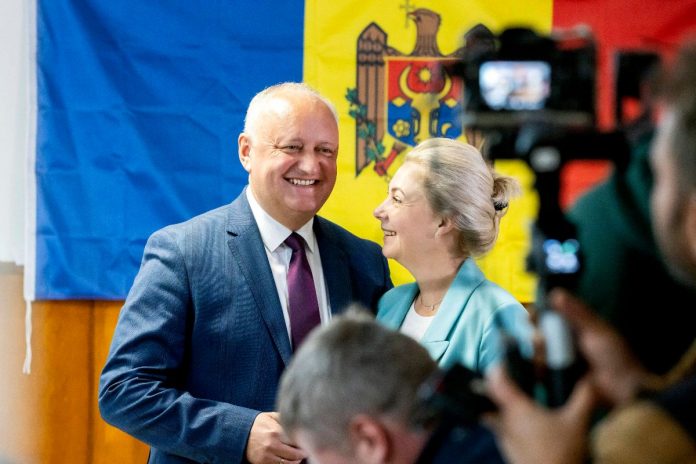 Lider partii PAS Igor Dodon oraz jego żona Galina