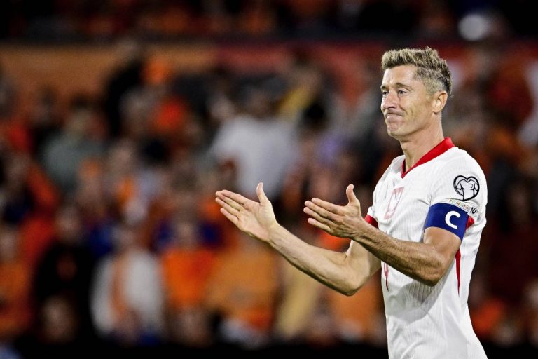 Robert Lewandowski nie popisał się w meczu z Holandią. /Foto: PAP