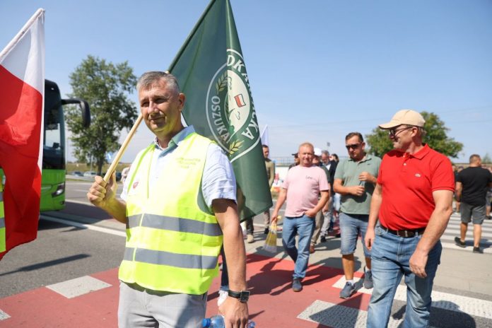 Rolnicy protestują na granicy polsko-ukraińskiej.