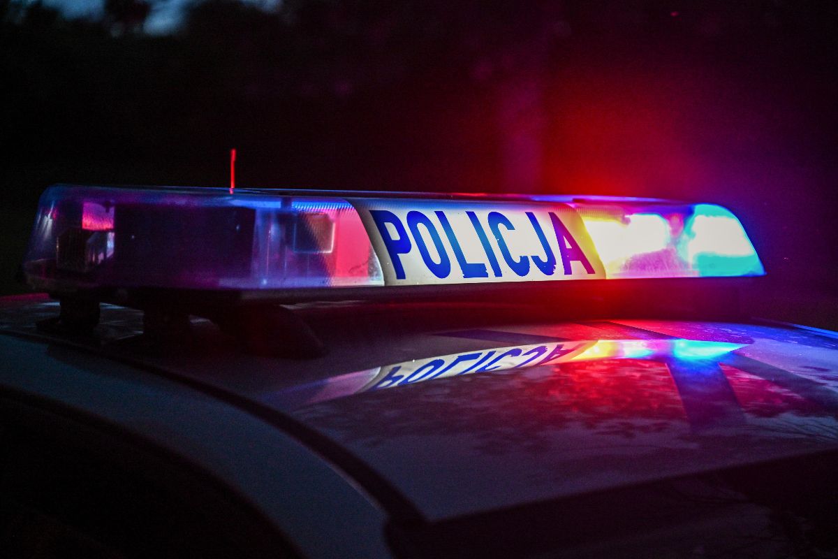 13-latek napadł z młotkiem na 56-letniego mężczyznę w galerii handlowej. Podjudzały go koleżanki