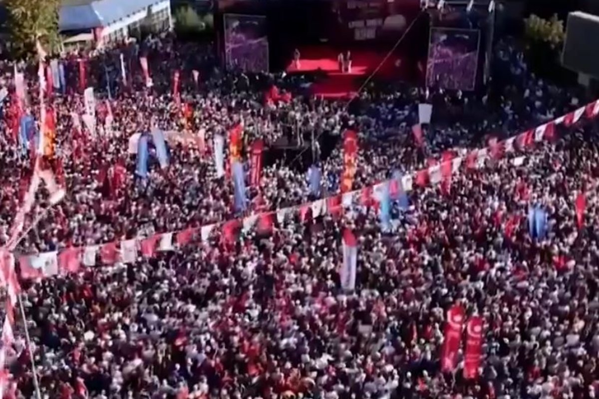 Kilkadziesiąt tysięcy ludzi wyszło na ulice. „Jedna osoba przegra, ale wszyscy inni wygrają” [VIDEO]