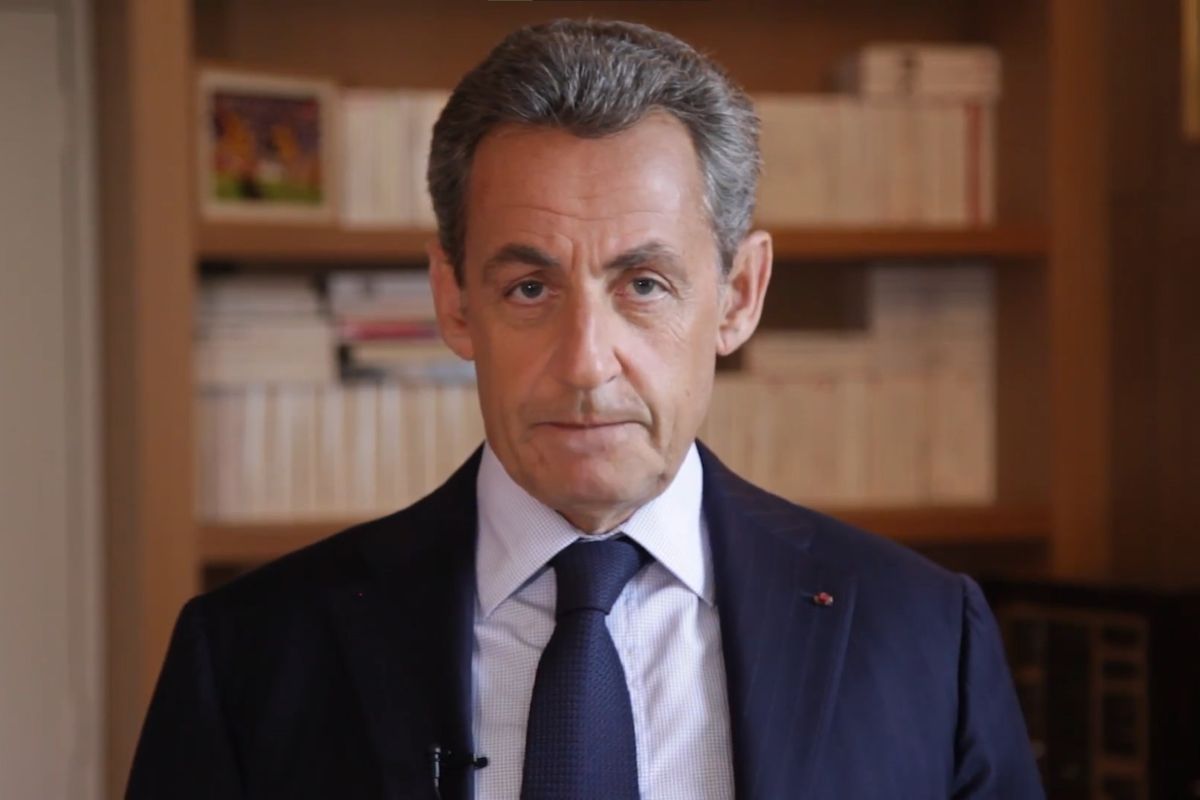 Sarkozy długo nie posiedział. Macronowi ciągle spada poparcie
