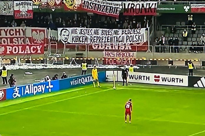 Litwa - Polska. Transparent wymierzony w Donalda Tuska.