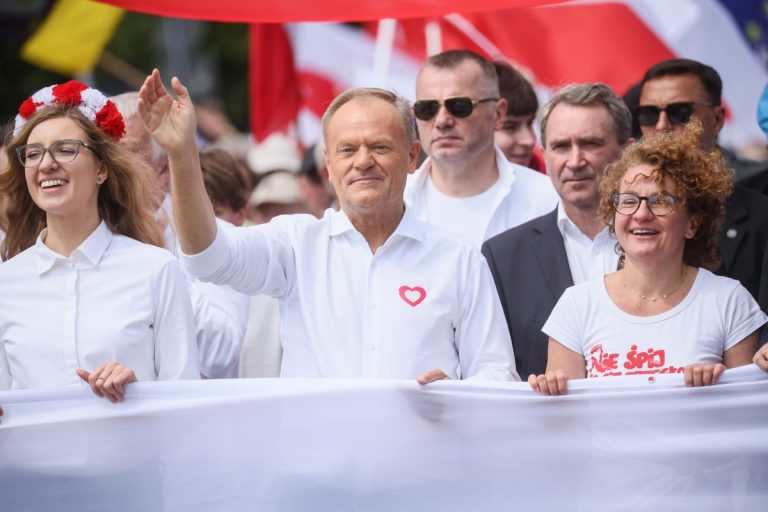Magdalena Czarzyńska-Jachim obok Donalda Tuska.