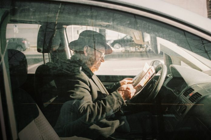 motoryzacja samochod auto senior starszy kierowca