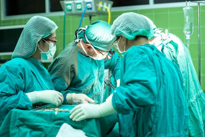 operacja szpital chirurgia chirurdzy medycyna