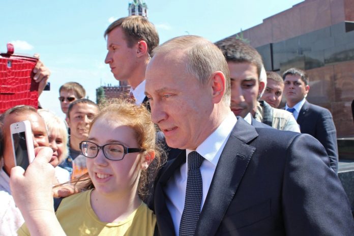 NCZAS.INFO | Władimir Putin pozuje do pamiątkowego zdjęcia. / Foto: Pixabay