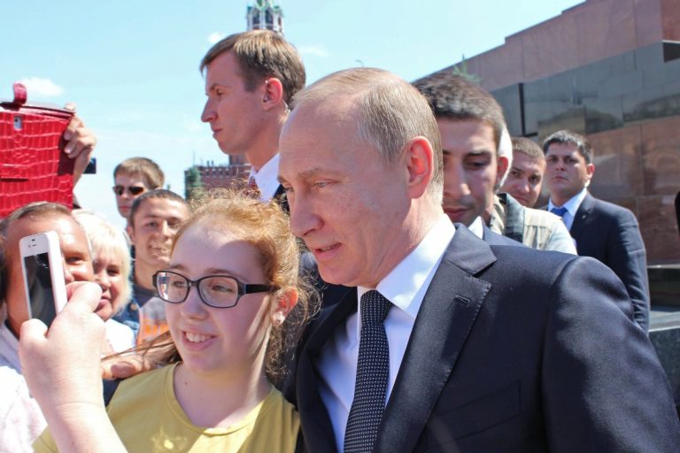 NCZAS.INFO | Władimir Putin pozuje do pamiątkowego zdjęcia. / Foto: Pixabay