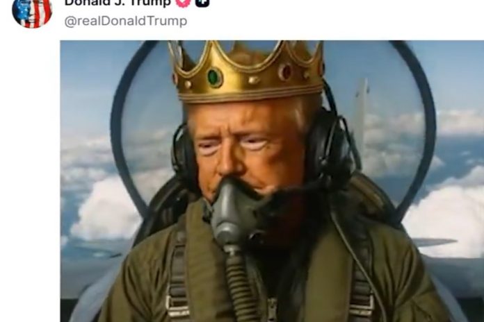NCZAS.INFO | Donald Trump w roli pilota-króla. Foto: print screen