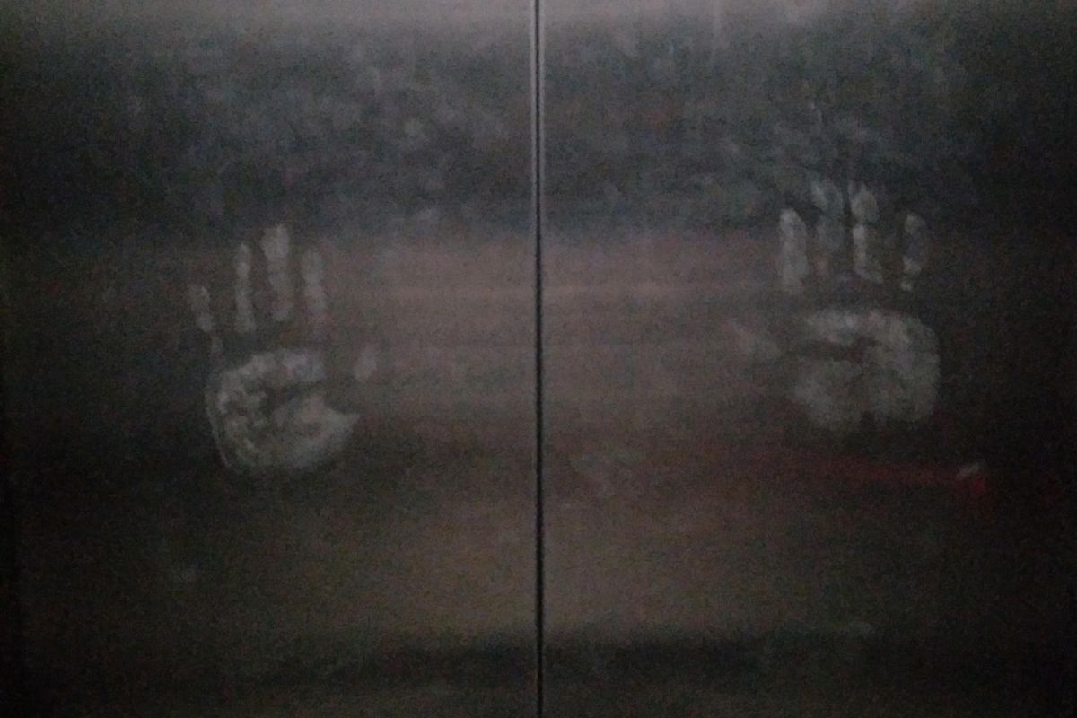 Ciało 27-latki w windzie. Jest akt oskarżenia wobec dwóch osób