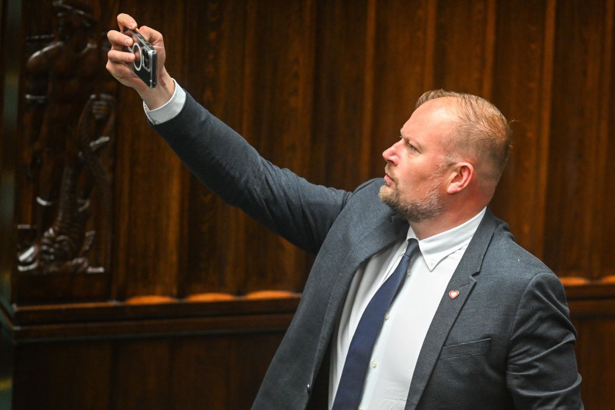 Nowoczesna znika, długi też. Cyniczne tłumaczenia Zembaczyńskiego. „Zapiszą sobie po stronie strat” [VIDEO]