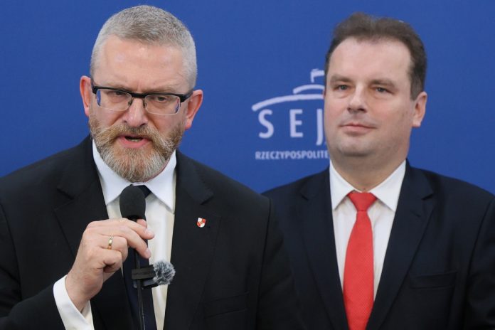 NCZAS.INFO | Grzegorz Braun i Jacek Wilk. Foto: PAP