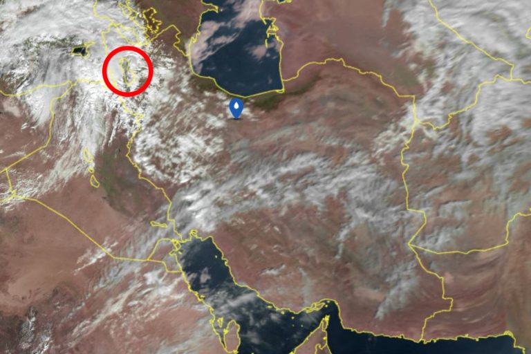 NCZAS.INFO | Zdjęcie satelitarne Iranu. W kółku zaznaczone największe jezioro Iranu - Urmia. Foto: sat24