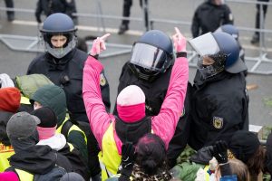 Lewica wywołała burdy na ulicach, by opóźnić inaugurację kongresu AfD.