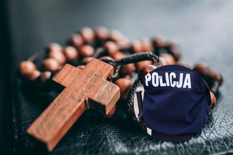 Policja legitymuje uczestników Publicznego różańca.