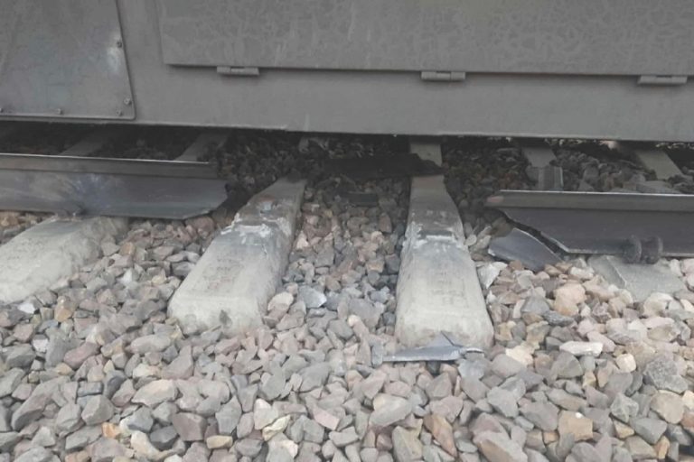 NCZAS.INFO | Zniszczone torowisko pod Dęblinem. Foto: X/Dyspozytura Trakcji