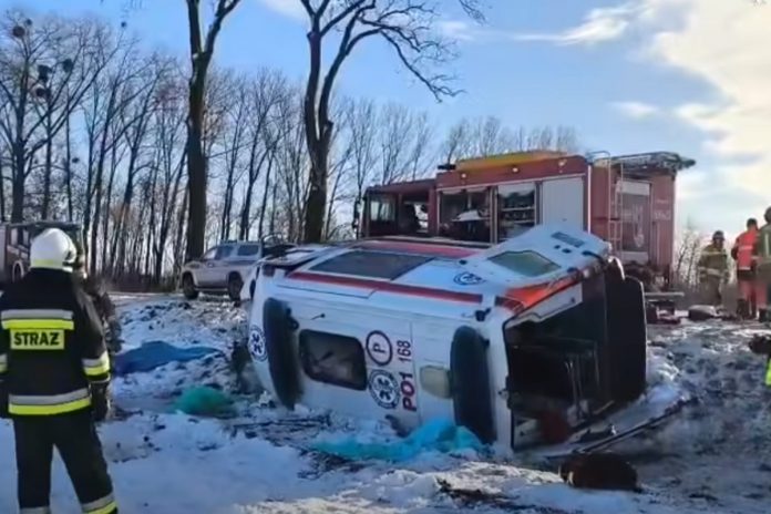 wagrowiec karetka wypadek