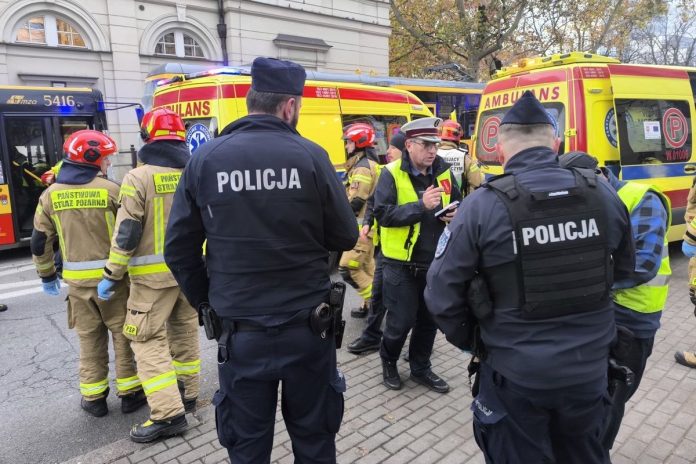 NCZAS.INFO | Służby na miejscu wypadku w centrum Warszawy. Foto: X/Policja Warszawa