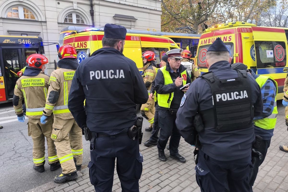 Wielka kraksa w centrum Warszawy. Kilkanaście osób poszkodowanych