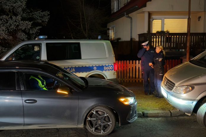 NCZAS.INFO | Policja na miejscu, gdzie znaleziono zwłoki 11-letniej dziewczynki.