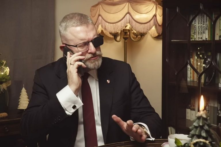 Grzegorz Braun dzwoni do Ewy Zajączkowskiej.