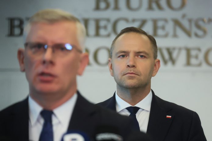 NCZAS.INFO | Prezydent Karol Nawrocki (P) i szef BBN Sławomir Cenckiewicz (L). Foto: PAP