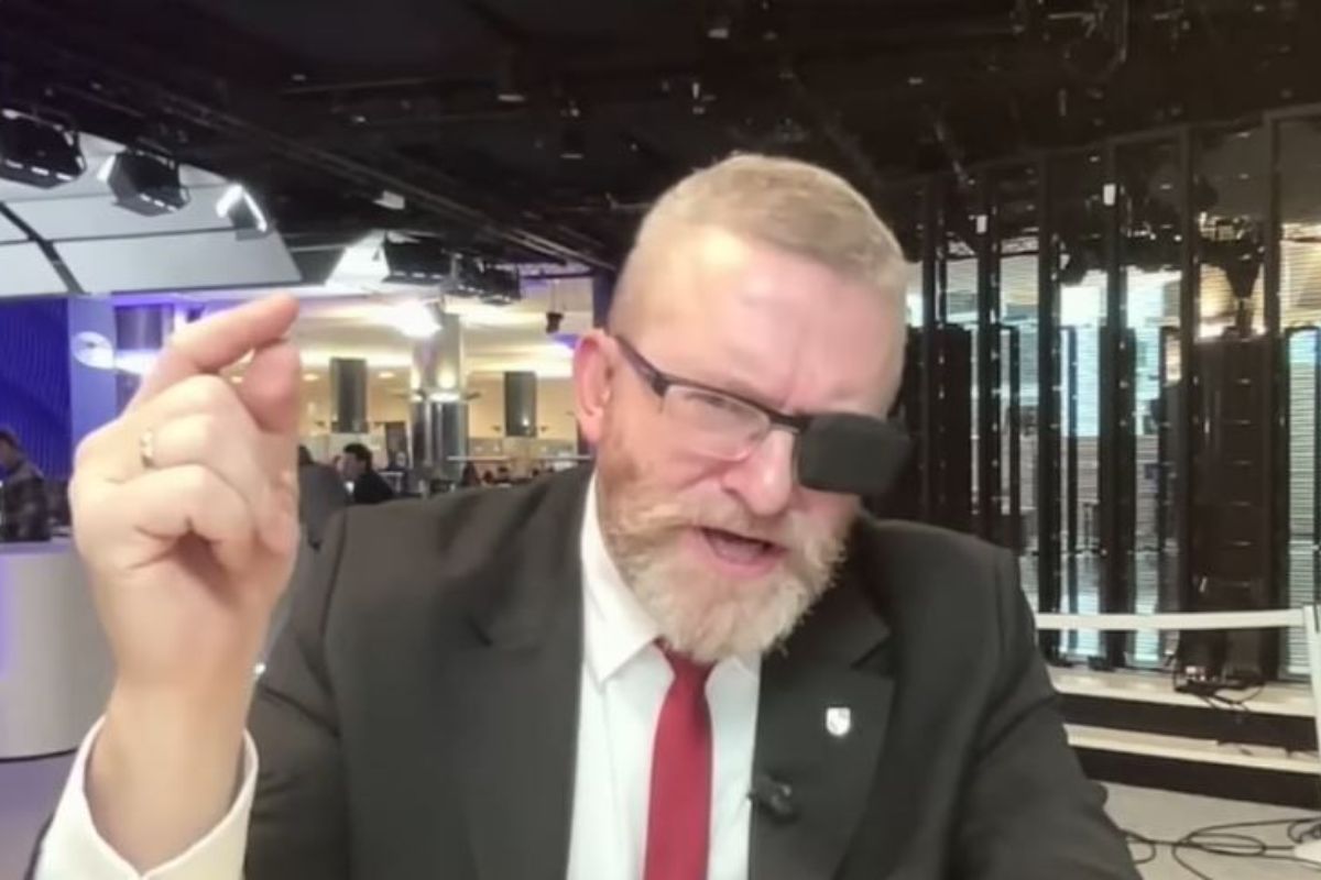 Uśmiechnięta koalicja przygotowała, Nawrocki zaakceptował. Braun: „To jest ta polityka tresowania Polaków” [VIDEO]