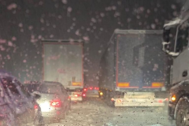 Sparaliżowana trasa S7.